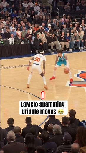 LaMelo goes between-the-legs 8 times 💀 (via samuelzagury/TT)