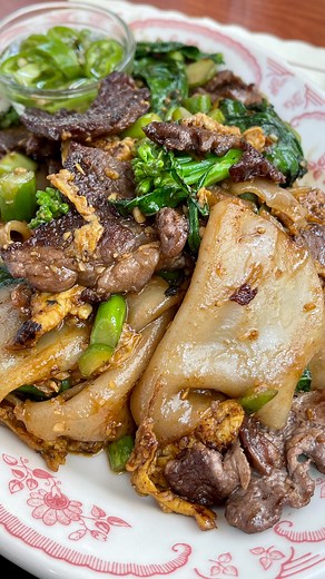 Our 3 favorite Thai restaurants in Manhattan. While still behind Queens in terms of depth of great Thai restaurants, the Manhattan Thai food scene has exploded over the last 5-10 years. These are our personal favorites, but there are many other great ones 📍 Thai Diner (Nolita), Sappe (West Village), Soothr (East Village) @thaidiner @sappe_nyc @soothr_nyc . . . . . #thaidiner #soothr #thairestaurants #nycthaifood #thairestaurant #nycthai #thaifoodlovers #nycrestaurant #thaifoodlover #nycrestaura