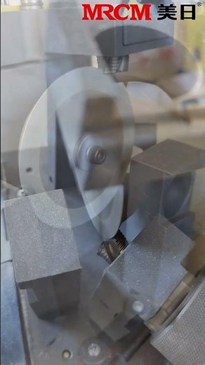 Four-edge milling cutter grinding.