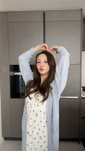 【衝撃】元AKB48メンバーでセレブ妻・板野友美さん(34)が「最初はキュン！」を披露し、可愛すぎると話題に！夫・高橋奎二投手の推定年俸は1200万円に大幅ダウンしたと報じられている。200万円超の家賃は夫と折半かぁ･･･。#板野友美 #AKB