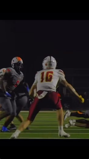 Jalen Fletcher “THE GLITCH.” Coming into his senior year, he was a 5’10”, 200 lb WR. I told him if he wanted to play college ball, the move to Running Back would open doors for him. Because of his background at WR, his football IQ was already strong — which made the transition smoother. He already understood space, leverage, and how to make defenders miss. We just sharpened the tools. All offseason we trained: • Reading and reacting • Speed & agility • Body control • Confidence • Mastering the R