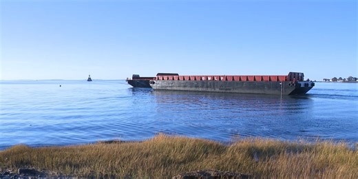 2 barges stuck in West Haven shoreline safely towed away