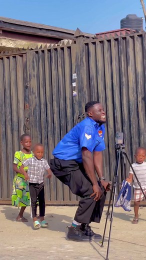 It's the kid by the right for me🤣 #danceglitch #dancemedy #officerglitch