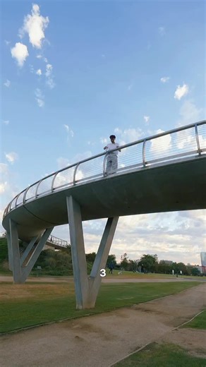 Testing @casetify Bounce case on my iPhone 17 Pro Max, #casetifypartner #fyp #iphone17 #iphone17promax