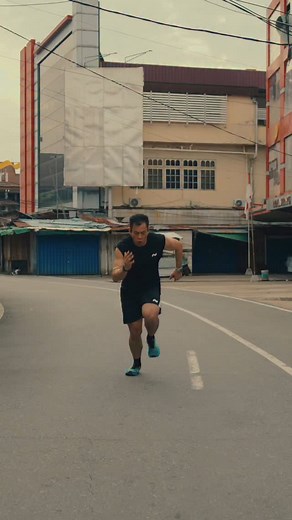 Sprint 200 m, feel like @ashtonhall 🤣 | Derrick Connery