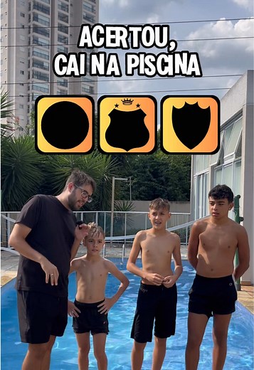 Desafio de Futebol na Piscina: Diversão e Risadas