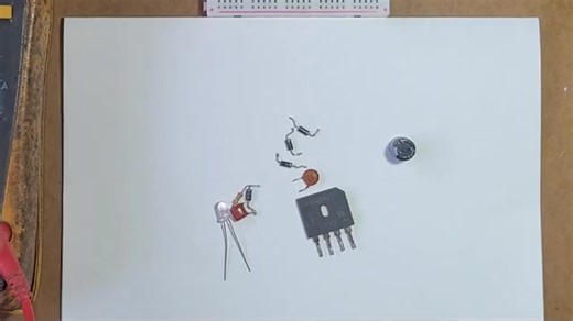 Transformer 220V en 12V-24V - Le Guide Complet pour Créer votre Alimentation ! ⚡🛠️ Apprenez pas à pas comment concevoir et réaliser une alimentation secteur pour convertir le courant alternatif 220V en courant continu *12V ou 24V*. Dans ce guide complet, nous passons en revue tous les composants essentiels : du transformateur au pont de diodes, en passant par le filtrage et la protection de vos circuits. Que vous soyez débutant en électronique ou passionné de bricolage, cette vidéo vous expliqu