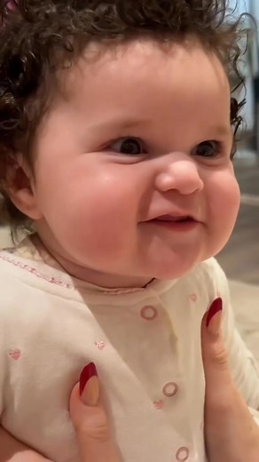 14K views · 836 reactions | Winnie loves her mum and dad 殺殺 | 횂횆홴홴횃 홱홰홱횈 | Facebook