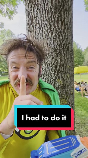 Some people need some extra motivation to make the world a better place 🌎 #batteryman #switzerland #swiss #recyling #sustainable #batteryrecyling #greenpower #recylce #ecofriendly #batter #savetheearth #waterpistol #prank #friends #fyp #funny #comedy #fun