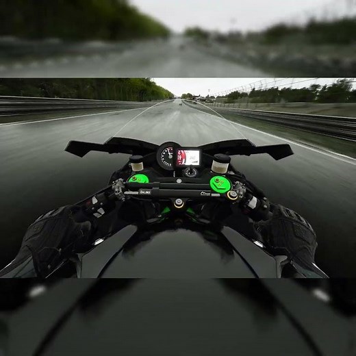 Three Ninja H2R superbikes crash simultaneously at 350 km/h