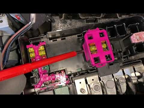 How to find, test and replace your damaged fuse (fuses carrier locations) Audi A1/S1 Sportback DIY