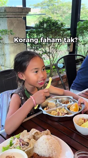 Tengah hype kids menu Rembayung 👀✨ Dekat GastroHub pun kids ada menu sendiri tau 😉 Tak pedas, sesuai untuk kids, siap boleh pilih nasi atau mee. Senang anak, senang parents. #rembayung #kidsmenu #kidsmeal