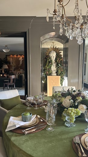 A lifetime in design, built side by side 🤎 Roger and Ann met in college, and together have shaped a thriving business and beautiful home that reflect decades of collaboration and care.⁠ ⁠ Thank you to @schumacher1889 for the kind spotlight. We’re so looking forward to sharing more from this beautiful home in the weeks ahead. #RHigginsInteriors #schumacher1889⁠ Cinematography by @emmrichcreative ⁠ .⁠ #nashville #nashvillehome #nashvilleinteriordesign #interiordesign #interiordesigner #hometour |