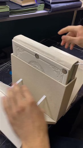 Kitob ta’mirlash | Sahhof | Muqova on Instagram: "🤍Obuna boʻlib qoʻying bunday kitoblar faqat bizda Buyurtma uchun +998333996333 #quran #varroq #book #quranuzb #boshqacha #kitoblar #kitob"