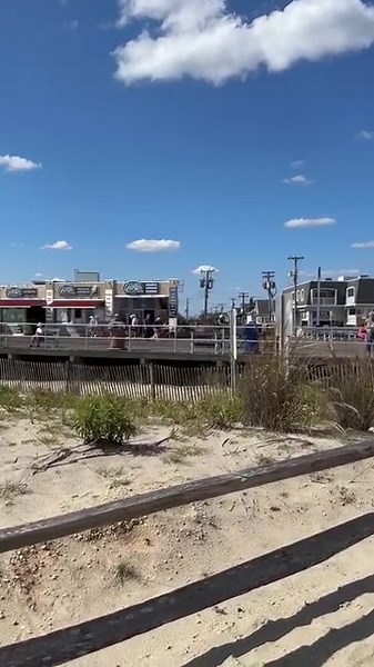 This must be just like livin’ in paradise…. 🎶 and I don’t want to go home. - David Lee Roth 🏖️☀️🌊 | Ocean City Boardwalk