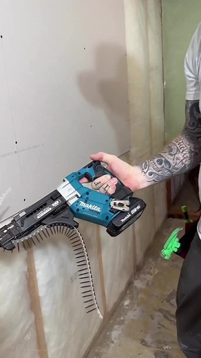 32K views · 350 reactions | Do you run a collated screwgun? • This is Makita’s New Brushless 18v Collated Screwgun • First things I’ve noticed is how light, compact and smooth it is • It features the push drive technology which drives the screw when there is pressure on it rather then just running the whole time • You can use up to 1-5/8 screws @makita.ca @makitatools . . . #drywall #construction #tools #newtools #makita #makitatools | Kruger Construction | Facebook