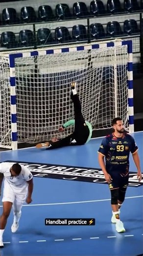 Insane Handball Skills! 🤯👏🏻⚽#handball #trickshot #handballskills #sportsreels #trending #explore