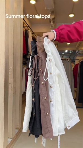 Stylish Summer Floral Tops for Every Occasion