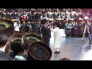 שמחת בית מונקאטש: האדמו"ר ממונקאטש במצווה טאנץ עם בנו בחתונה הגדולה | Munkatch - Biale Wedding