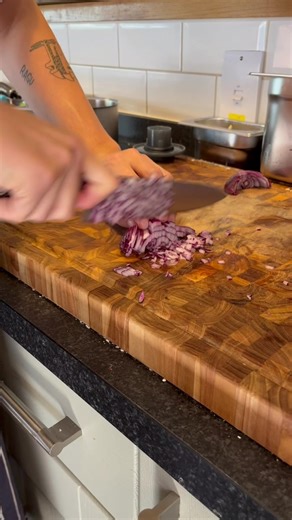 Onion Chopping Hack: Chef's Tips for Perfectly Chopped Onions