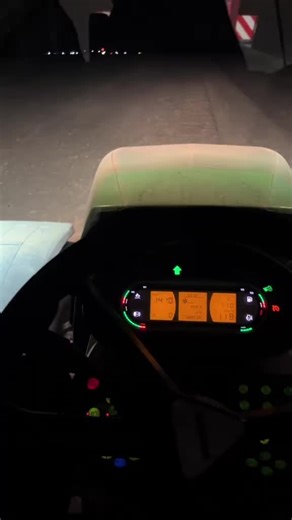 😻🚜🌑 #dc #dlaciebie #ciagnik #oporowo #noc @Agro Leon🔥 @🌾🌽GR_MICHAŁ🌾🌽