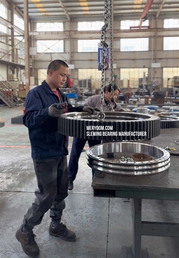 Double Row Ball Slewing Bearing — Balanced Performance for Heavy Loads MERYDOM double row ball slewing bearings are designed for applications requiring high load capacity and stable rotation. With two rows of rolling elements, this structure improves load distribution and enhances overall stiffness, making it suitable for equipment such as cranes, aerial platforms, and heavy-duty machinery. Key features: • Double row design for higher load capacity • Improved stability under combined loads • Smo