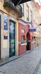 🇵🇹 O coração do Porto guarda há quase um século um segredo da autêntica gastronomia portuguesa: O Restaurante Escondidinho. Aqui, a tradição encontra o requinte num convite para descobrir a harmonia perfeita de sabores que atravessam gerações. 🥂 Faça a sua reserva por whatsapp: 351 927 572 883 / Telefone: 351 222 001 079 / Email: reservas@escondidinho.pt / 📍 Rua Passos Manuel, 142 - 4000-382 Porto (em frente ao Coliseu do Porto) 🇬🇧 Porto’s best-kept culinary secret for nearly a hundred yea