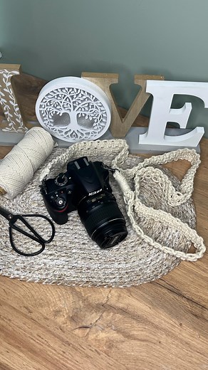 Macrame Camera Strap Very easy to make one row of 2 square knots second row just 1 square knot and repeat. Perfect macrame starter friendly diy project. #macramecamerastrap #macrameforbeginners #easymacrame #macramestrap #diycamerastrap | Caroline Fleming
