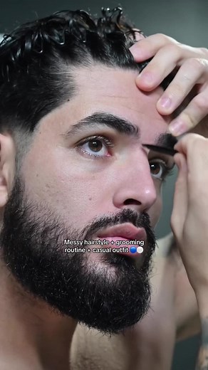 Messy Hairstyle and Grooming Routine for Men