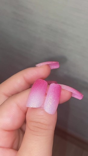 親指に合うネイルチップの検証
