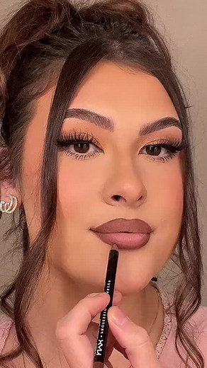 The perfect nude lip formula👏 Will you try it? @angelicacorona7 #fyp #foryou #foryoupage #makeup #lipstick #lipgloss #lipstickinspo