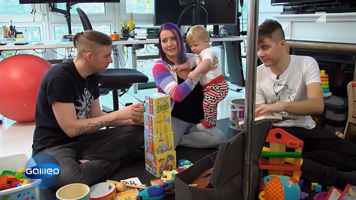 1M views · 4K reactions | "Meine Ehemann, mein Partner und Ich." ‍聆 ‍♀️  Diese 3 Personen leben in einer polyamoren Beziehung. Das heißt, sie lieben sich alle, wie Partner:innen. #Galileo will mit 10 Fragen herausfinden: Liebe zu dritt - wie kann das funktionieren? ❤️ #video | Galileo | Facebook