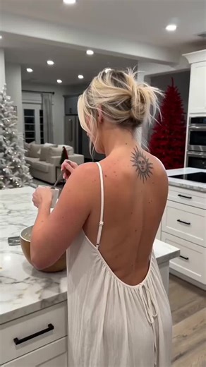 Backless Nightgown: The ultimate surprise reveal for your partner 🖤 #LingerieLove #Nightgown #SurpriseOutfit -syqb-22