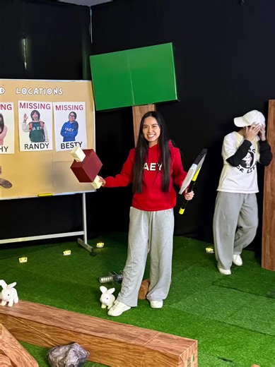 We built a forest in the office🌳🌲 Here’s what our February BTS looked like. 🥳 Turning an empty room into a Roblox jungle, with the primitive versions of our characters showing up 🍗🦖 If you love making fun things like this, come join us‼️ 📌We‘re hiring: 🎬 Production Assistant 📍Seri Kembangan Send your resume to our email: yaeyproductions@gmail.com #yaey #productions #funatyaey #99nightsintheforest #february