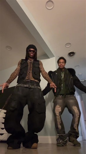 SWAG ONNA HUNNID! ✌🏾 Fun Dance Challenge & Fashion Trend