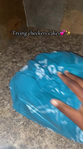 Checkers cakes review: Trying Checkers cakes and bakery favorites