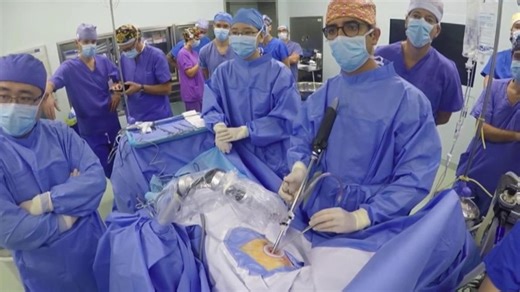 Así extirpa el doctor Diego González un tumor maligno en el pulmón que nadie se atreve a operar: "Es de mucho riesgo"