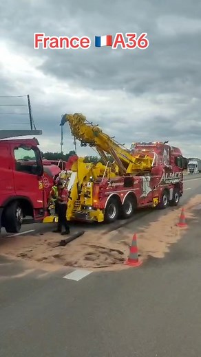 19 reactions · 11 shares | #wypadek FranceA36 #problem #france #truck #kolizja | Leszek Młynarek | Facebook