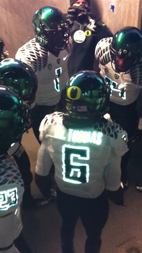 De’Anthony Thomas leading his Ducks onto California’s turf for a 59-17 night victory. California vs Oregon Nov 10, 2012 #hype #college #collegefootball #vip #night