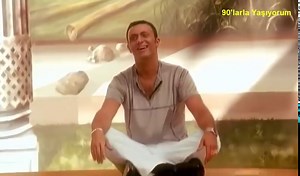 91K views · 3.1K reactions | Mustafa Sandal - Araba (1996) Gölgede Aynı, 1996 çıkışlı Mustafa Sandal'ın 2. albümüydü. Şahin Özer'in yapımcılığını üstlendiği albüm, Sandal'ın büyük ticari başarı yakaladığı çalışmalarından biriydi. İşte bu albümüm hit parçalarından biri ''Araba'' | 90'larla Yaşıyorum | Facebook