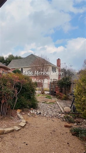 An opportunity in Mansfeld! Custom built, well maintained, and just steps from the golf course ⛳️