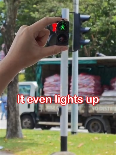 🚦Traffic Light Series🚦 New merchandise drop Featuring our Interactive Traffic Light Keychains. All Keychains have light up functions and come in 3 designs: 1️⃣ Vehicle Signal 2️⃣ Pedestrian Crossing 3️⃣ Traffic Light Torch (with sound) 📍Available for sale now at our Chinatown Point store (# 02-21) #KenShopSG #EverydayMemoriesMadeCollectible
