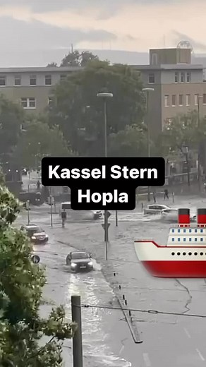 Autos die schwimmen … Ein paar Szenen vom Bereich HoPla und Stern, heute vor 2 Jahren #kassel #kasselmemes #kasselcity #kasselfornia #kassellive #kasselwilhelmshöhe #nordhessen | Kassel Memes