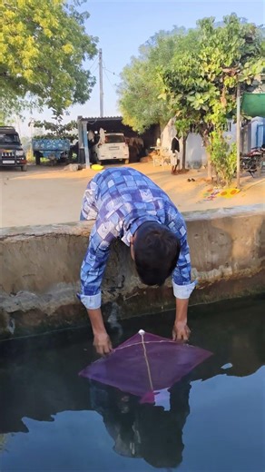 bhai ne 1 kite 🪁 ka water testing kiya 🪁😜#funnyhowtoflykiteonuttrayan 😜😇🪁🤩🤣😂🤣#