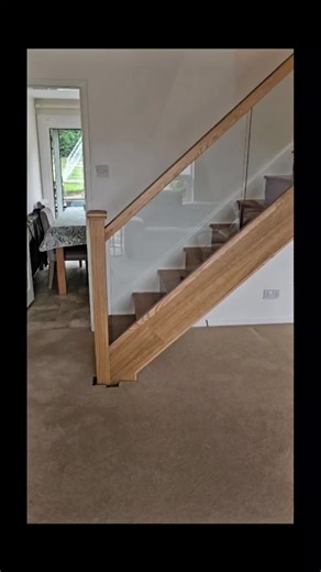 Transform Your Space with Oak and Glass Staircase Balustrade