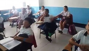 23K views · 774 reactions | La misma profe "crazy", ayudó a sus alumnos a aprenderse los verbos irregulares rapeando  Irregular Verbs Rap | Profe pórtese serio | Facebook