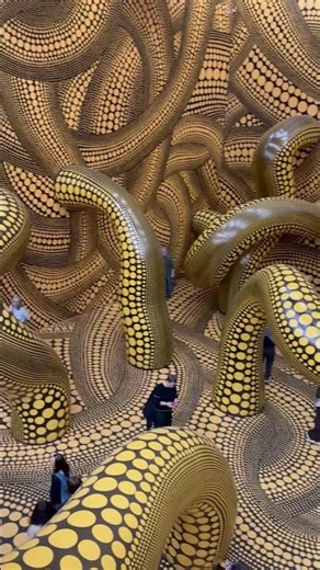 Ein Tag bei Yayoi Kusama Museum Ludwig