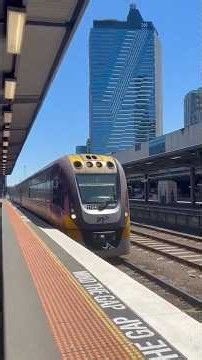 V/Line VL04 Arriving at Southern Cross Station from South Geelong #vline #vlinevlocity #trains