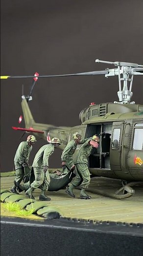 PreSale US Soldiers Medic (5 figures) in Vietnam war 1:35 Pro Built Model