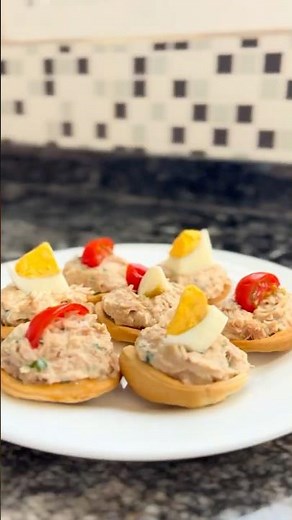 Tuna canapés in minutes 🍣 #easyandfast #easyfood #food